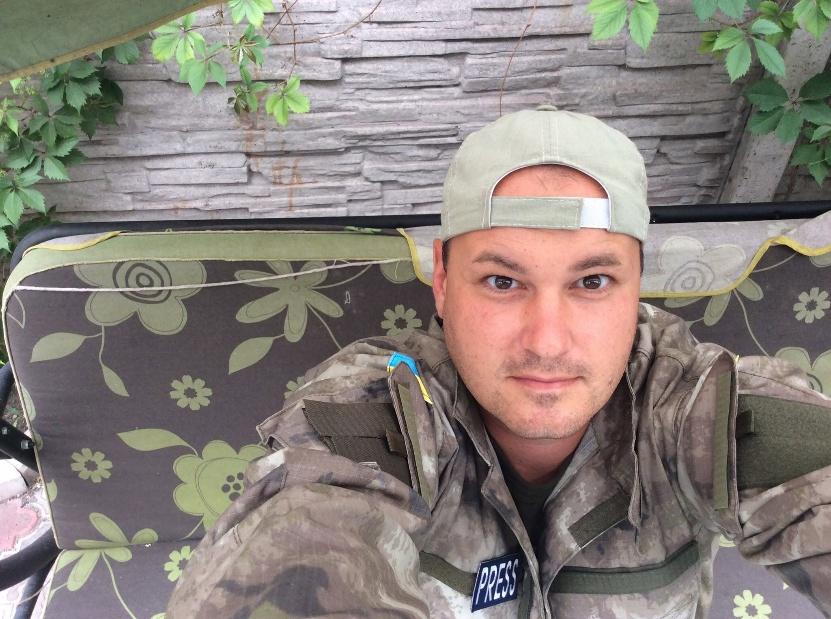 «Синій бронежилет – це мішень», – воєнкор Станіслав Кухарчук про захист журналістів у дроновій війні 26 «Синій бронежилет – це мішень», – воєнкор Станіслав Кухарчук про захист журналістів у дроновій війні 9