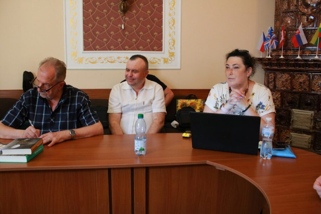 Шлях до виживання локальних медіа обговорили у Львівському Центрі журналістської солідарності 24 Шлях до виживання локальних медіа обговорили у Львівському Центрі журналістської солідарності 7