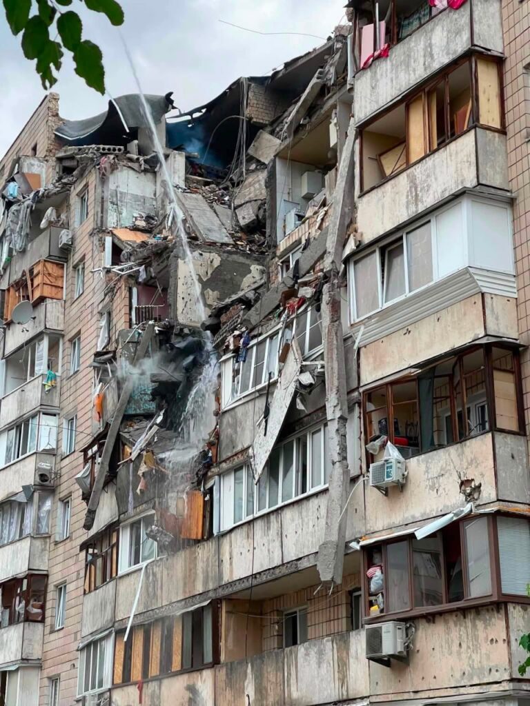 Медійниці втратили квартиру через атаку РФ на Київ 20 Медійниці втратили квартиру через атаку РФ на Київ 3