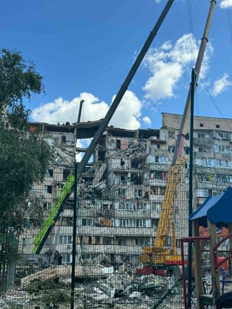 Медійниці втратили квартиру через атаку РФ на Київ 21 Медійниці втратили квартиру через атаку РФ на Київ 4