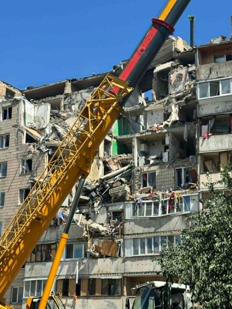 Медійниці втратили квартиру через атаку РФ на Київ 22 Медійниці втратили квартиру через атаку РФ на Київ 5