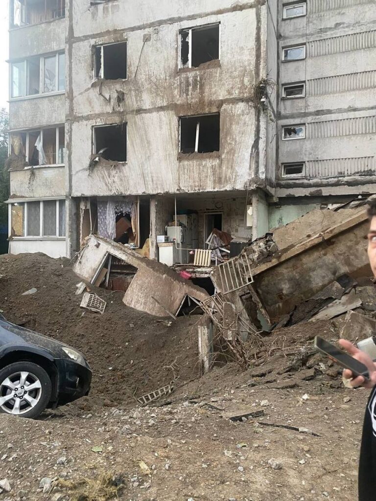 «Будинок може обвалитися будь-якої миті»: ракета зруйнувала ще одну домівку журналістки-переселенки з Херсона 4