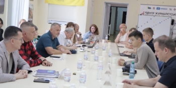 Залишити біль поза кадром, або як міжнародна журналістська солідарність допоможе психологічному відновленню українських журналістів 21 Залишити біль поза кадром, або як міжнародна журналістська солідарність допоможе психологічному відновленню українських журналістів