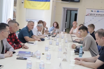 Залишити біль поза кадром, або як міжнародна журналістська солідарність допоможе психологічному відновленню українських журналістів