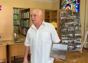 «Жахливі квіти війни»: херсонець складає картини з осколків російських снарядів