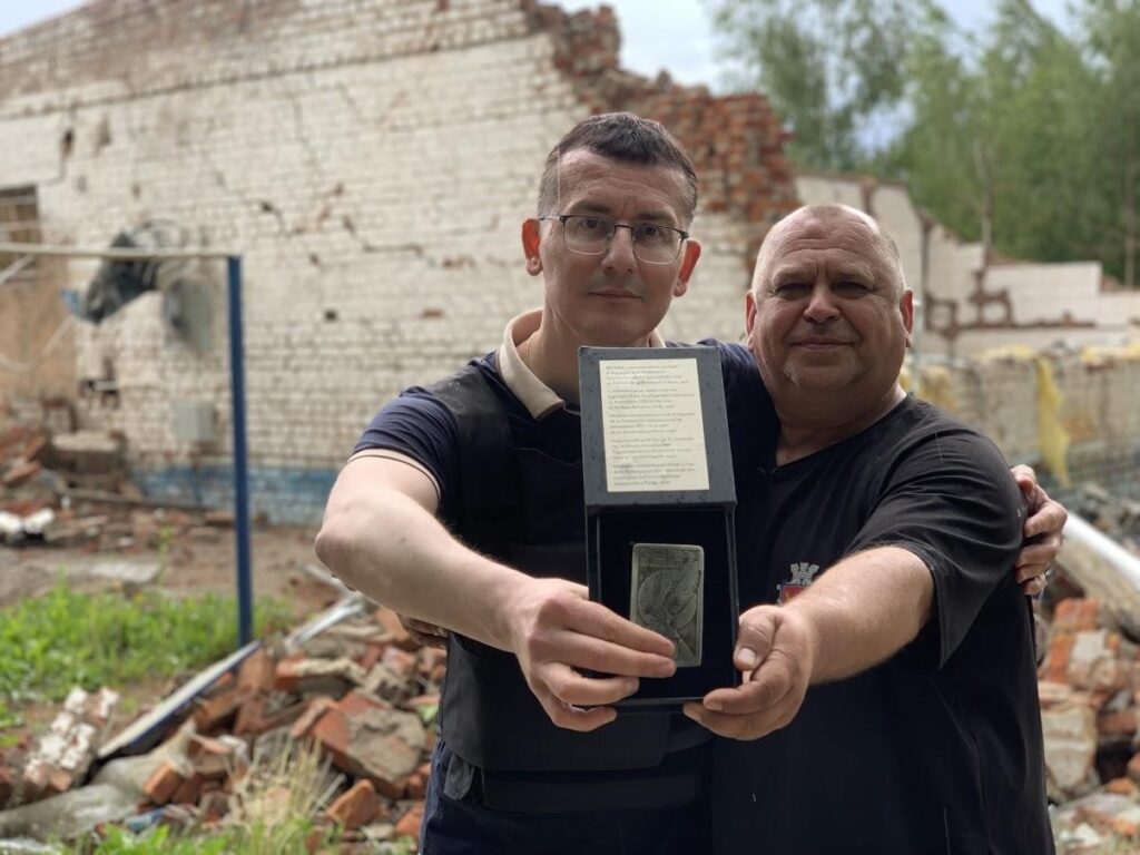 Туди, де закінчується зв’язок 30 Туди, де закінчується зв’язок 13