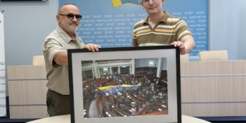 Унікальне фотосвідчення відновлення державної незалежності України прикрашатиме офіс голови НСЖУ 19 Унікальне фотосвідчення відновлення державної незалежності України прикрашатиме офіс голови НСЖУ