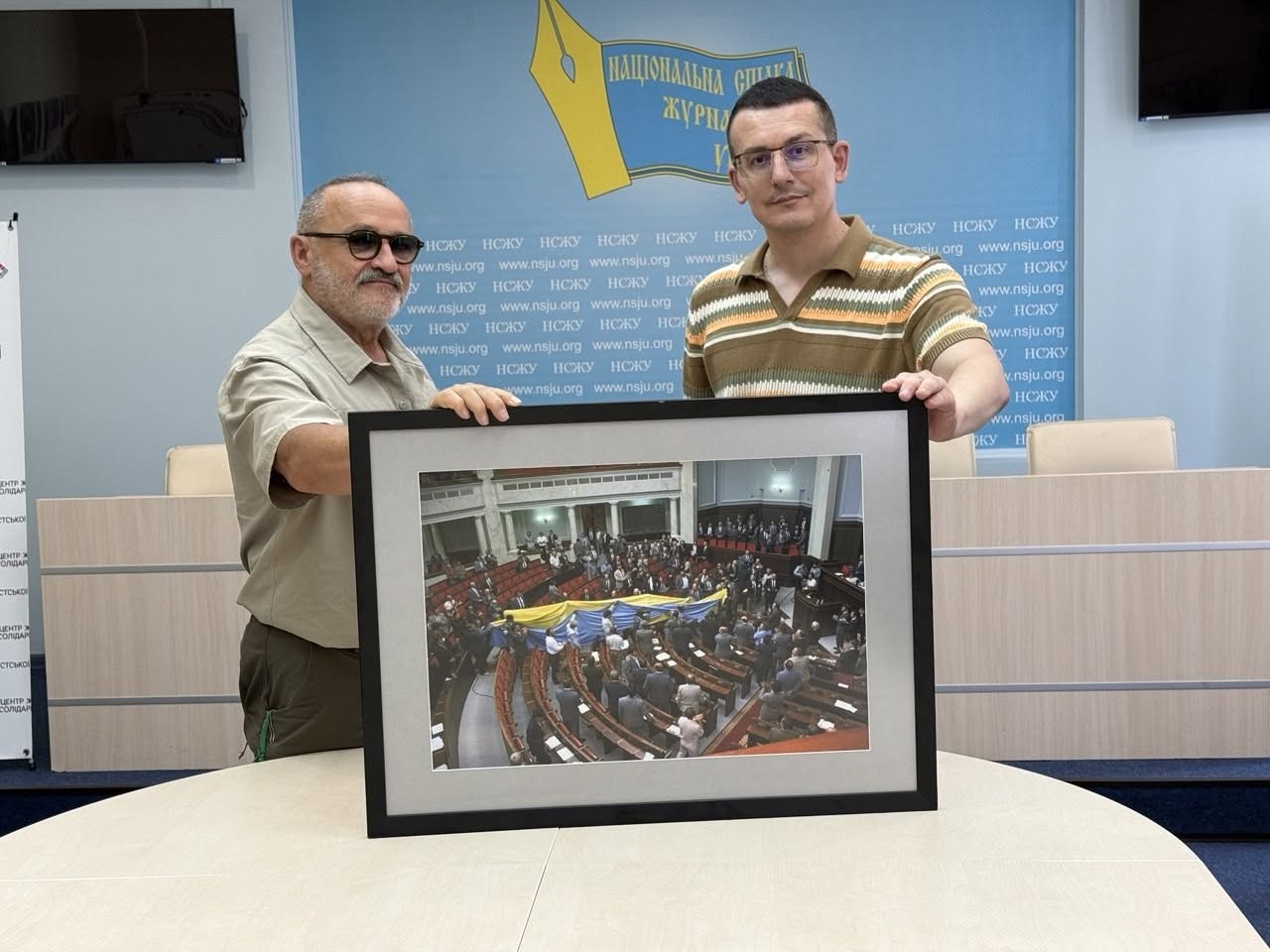 Унікальне фотосвідчення відновлення державної незалежності України прикрашатиме офіс голови НСЖУ 17 Унікальне фотосвідчення відновлення державної незалежності України прикрашатиме офіс голови НСЖУ