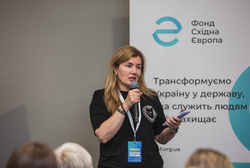 «Регіональні медіа стоять на варті демократії»: розмова з Юлією Володченко про нові сенси Донеччини та трансформацію Антикризового медіа-центру 17 «Регіональні медіа стоять на варті демократії»: розмова з Юлією Володченко про нові сенси Донеччини та трансформацію Антикризового медіа-центру
