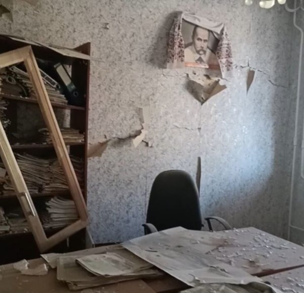 Внаслідок ворожої атаки потрощено редакцію газети «Вісті Барвінківщини» 18 Внаслідок ворожої атаки потрощено редакцію газети «Вісті Барвінківщини» 1
