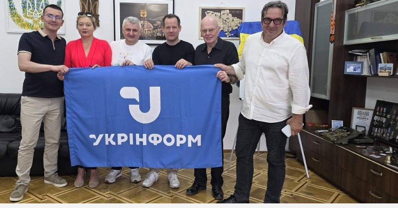 «PRESS – знак, який мав би захищати, робить їх мішенню»: північномакедонський журналіст Џабір Дералла про поїздку в Україну 17 «PRESS – знак, який мав би захищати, робить їх мішенню»: північномакедонський журналіст Џабір Дералла про поїздку в Україну