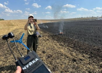 Ти чатуєш на кадр, на влучні слова, а ще – на дрони: як харківські медійники знімають сюжети про жнива