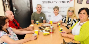 «В Івано-Франківському Центрі журналістської солідарності так само тепло, затишно, дружня атмосфера – ніби й не їхав звідси ніколи», – Роман Кривко, журналіст із Харкова 19 «В Івано-Франківському Центрі журналістської солідарності так само тепло, затишно, дружня атмосфера – ніби й не їхав звідси ніколи», – Роман Кривко, журналіст із Харкова