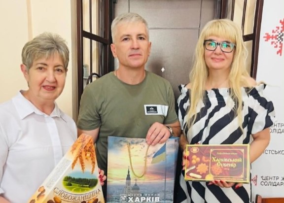 «В Івано-Франківському Центрі журналістської солідарності так само тепло, затишно, дружня атмосфера – ніби й не їхав звідси ніколи», – Роман Кривко, журналіст із Харкова 21 «В Івано-Франківському Центрі журналістської солідарності так само тепло, затишно, дружня атмосфера – ніби й не їхав звідси ніколи», – Роман Кривко, журналіст із Харкова 4
