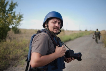 «Для фотографа сьогодні немає безпечної відстані на фронті», – фотокореспондент Анатолій Степанов