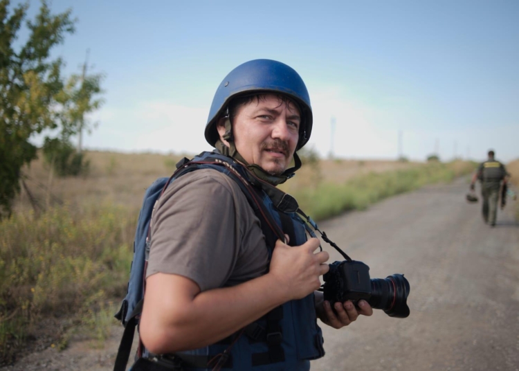«Для фотографа сьогодні немає безпечної відстані на фронті», – фотокореспондент Анатолій Степанов