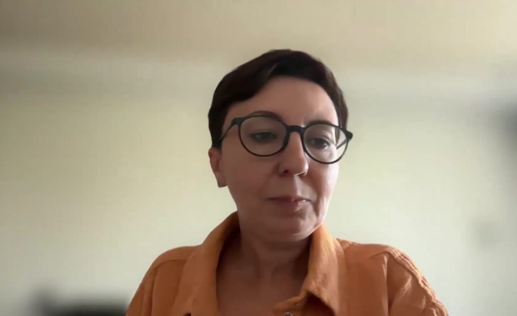 «Що буде, якщо спробувати інакше»: п’ять редакцій про жуків-оленів, зустрічі полонених і ціну виживання 24 «Що буде, якщо спробувати інакше»: п’ять редакцій про жуків-оленів, зустрічі полонених і ціну виживання 7