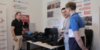 Повернути детектор, щоб захистити наступного журналіста: як працюють Центри журналістської солідарності