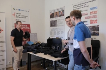 Повернути детектор, щоб захистити наступного журналіста: як працюють Центри журналістської солідарності