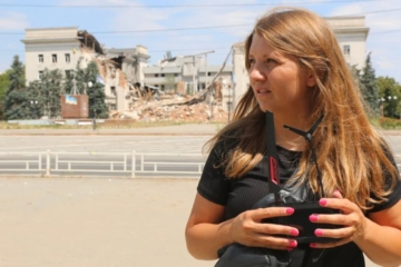 «Ти просто сидиш на кухні — і тобі прилітає»: журналістка Олена Гнітецька постраждала внаслідок атаки FPV-дрона в Херсоні