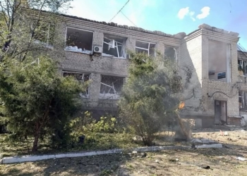 «Дах знесло — для роботи будівля непридатна»: обстріл пошкодив редакцію єдиної діючої на Бериславщині газети