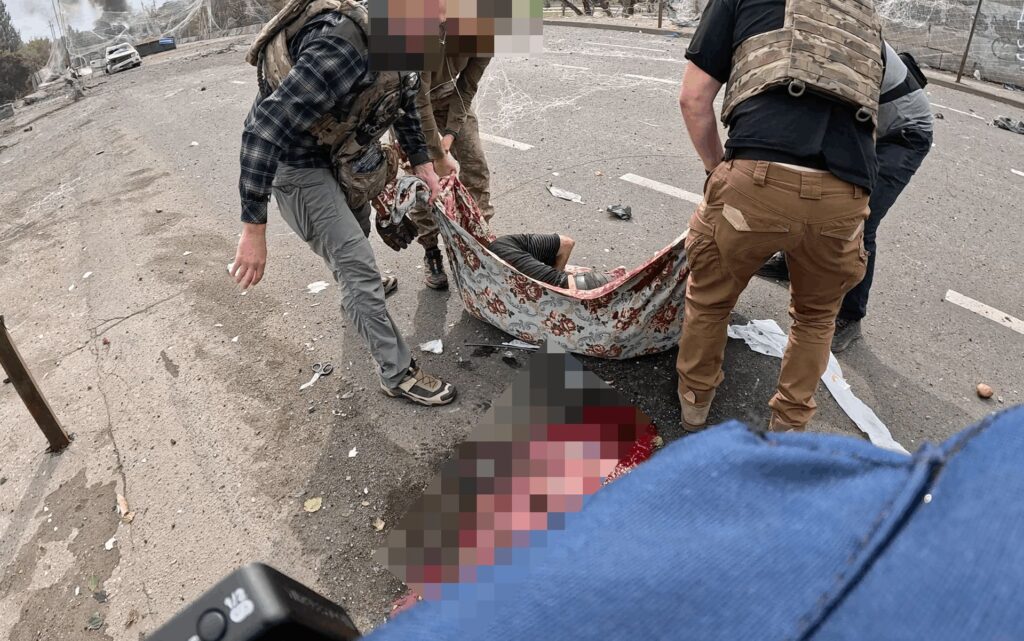«Підбігла й побачила, що у нього немає ноги». Журналістка Суспільне Дніпро допомогла пораненому після удару РФ 4