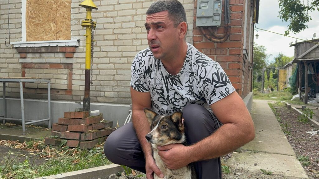 «Підбігла й побачила, що у нього немає ноги». Журналістка Суспільне Дніпро допомогла пораненому після удару РФ 8