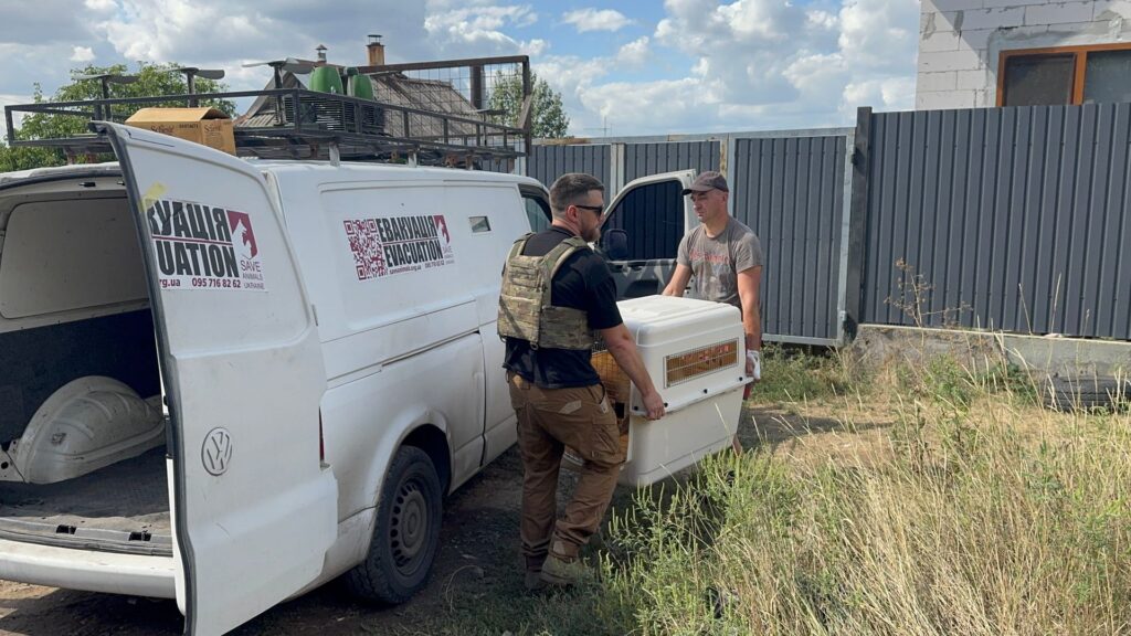 «Підбігла й побачила, що у нього немає ноги». Журналістка Суспільне Дніпро допомогла пораненому після удару РФ 11