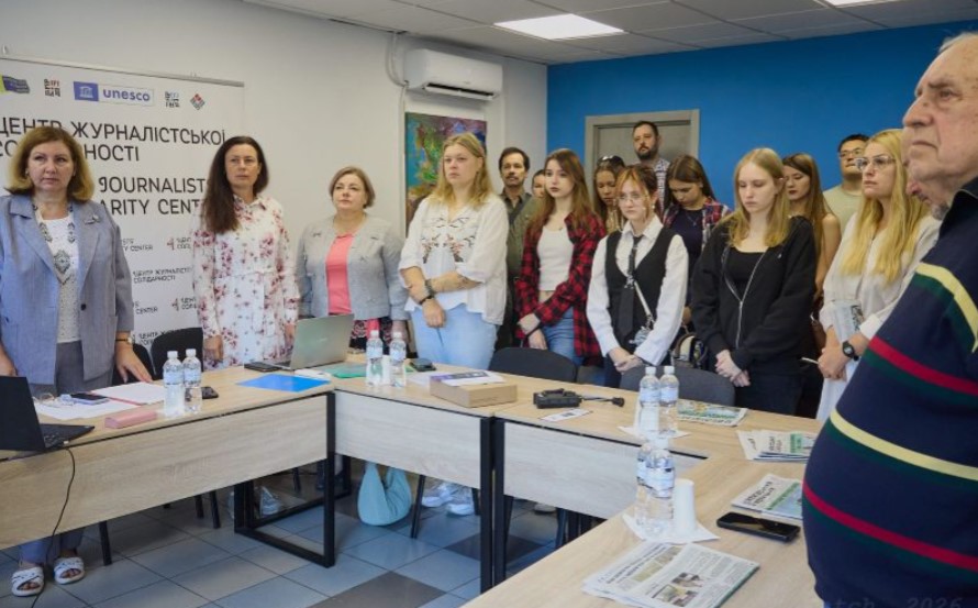 Саме спогади не дають пам’яті перетворитися просто на перелік імен: у Дніпрі вшанували пам’ять українських журналістів 3