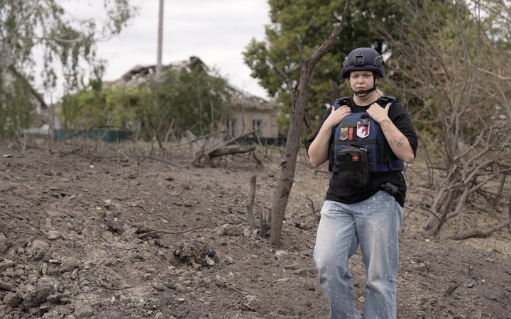 «Підбігла й побачила, що у нього немає ноги». Журналістка Суспільне Дніпро допомогла пораненому після удару РФ 2