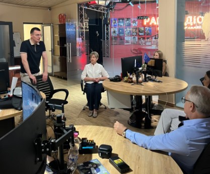Івано-Франківський Центр журналістської солідарності: робочий тиждень завершився приємними моментами 12 Івано-Франківський Центр журналістської солідарності: робочий тиждень завершився приємними моментами 3