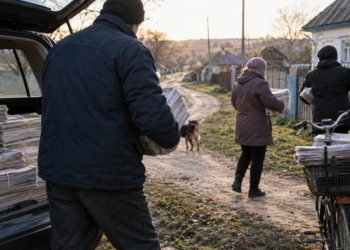«День-два на тиждень ми працюємо листоношами», – локальні газети вибудовують доставку без «Укрпошти»