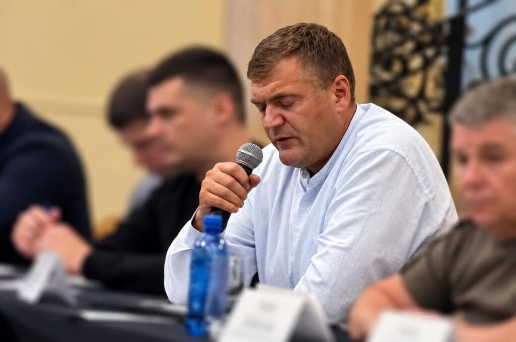 Дрони, окупація, знищені редакції: журналісти розповіли парламентарям, як війна змінює роботу медіа 10