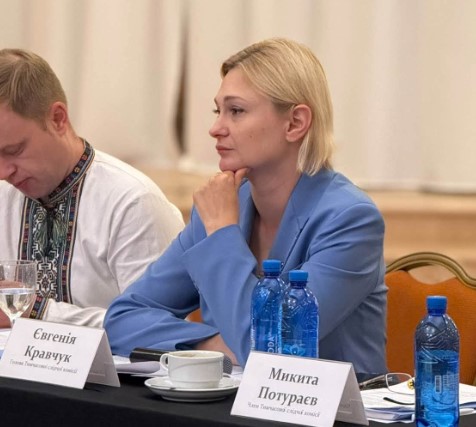 «Наліпка PRESS перетворює на мішень»: росіяни посилюють полювання на медійників на Півдні України, – Євгенія Кравчук 2 «Наліпка PRESS перетворює на мішень»: росіяни посилюють полювання на медійників на Півдні України, – Євгенія Кравчук 1