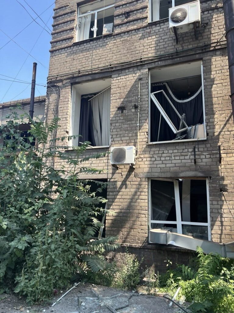 Від пошкодженої студії до тимчасової релокації: як радіо «На дотик» перебудовує роботу після російської атаки 1