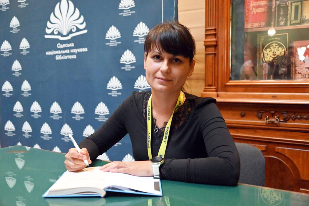 В Одесі презентували книгу про дітей з окупації, які змогли повернутись в Україну 2 В Одесі презентували книгу про дітей з окупації, які змогли повернутись в Україну 1