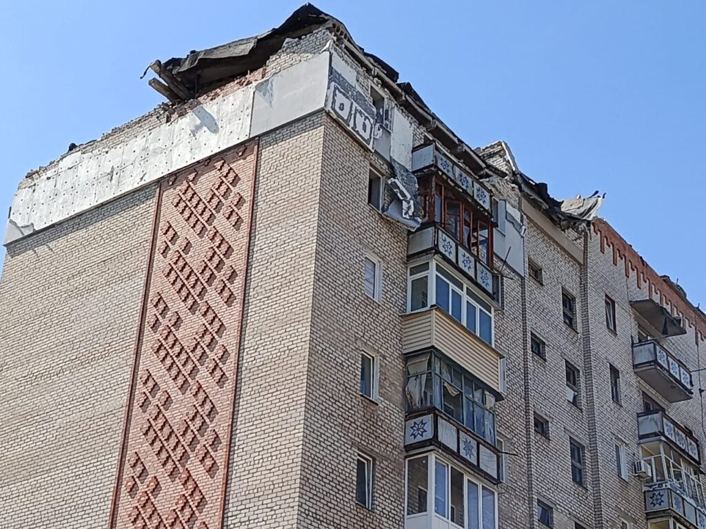Унаслідок авіаудару пошкоджено квартиру журналіста Максима Ходушка 3 Унаслідок авіаудару пошкоджено квартиру журналіста Максима Ходушка 2