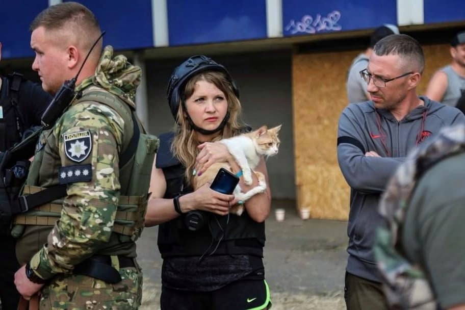«У Херсоні кожен — ціль ворога»: як журналісти працюють у місті, де росіяни — за лічені кілометри 5 «У Херсоні кожен — ціль ворога»: як журналісти працюють у місті, де росіяни — за лічені кілометри 4