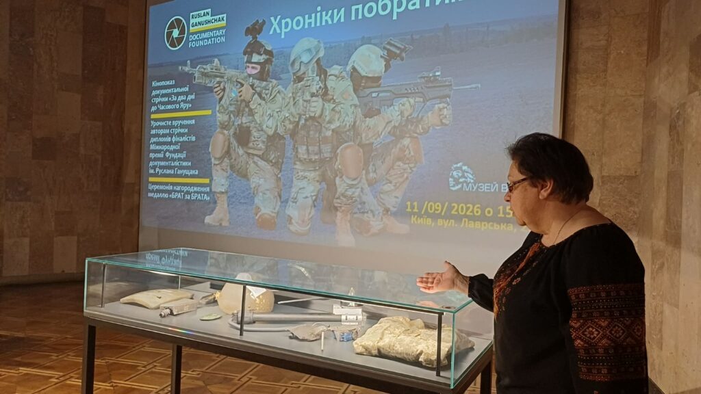 «Тримаю тебе: хроніки побратимства» – у Києві презентували стрічку шведського документаліста та вшанували пам'ять колеги-репортера 5 «Тримаю тебе: хроніки побратимства» – у Києві презентували стрічку шведського документаліста та вшанували пам'ять колеги-репортера 4