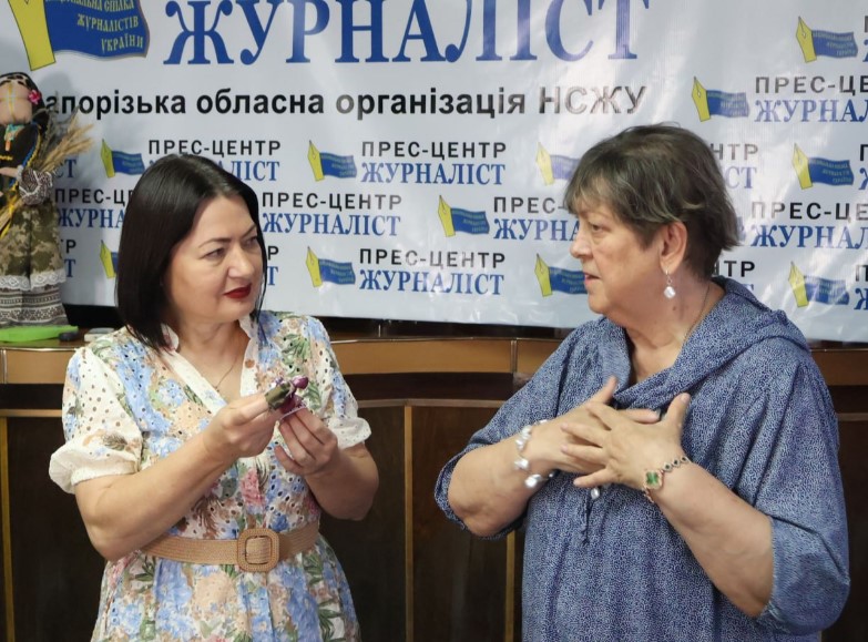 «Спочатку людина, потім репортаж»: як журналісту не втратити себе, працюючи з чужою травмою 14
