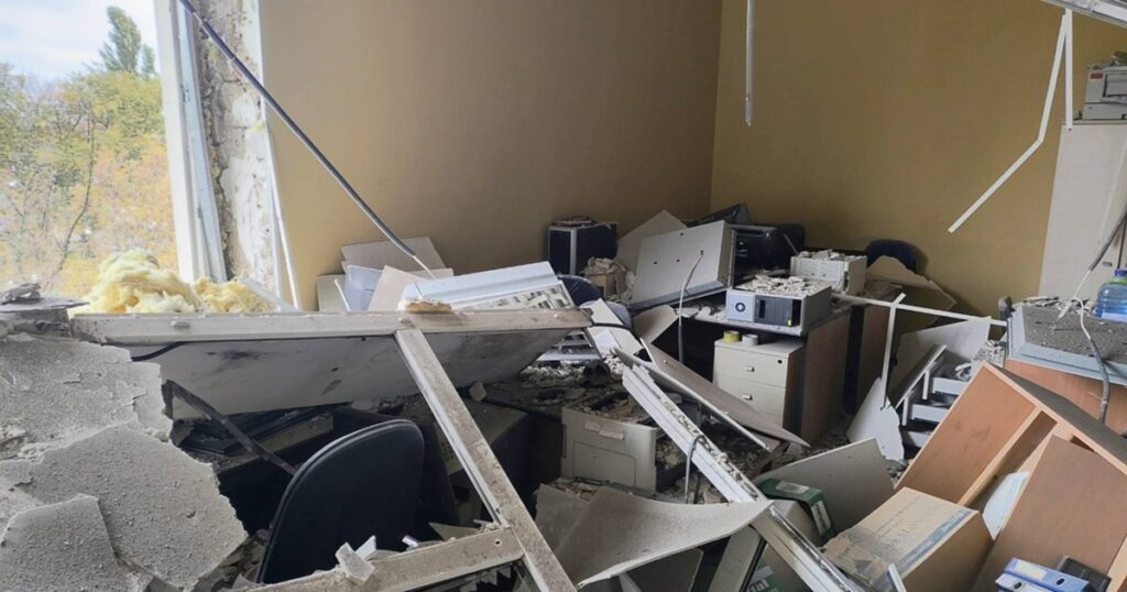 Офіс редакції видання «Закон і Бізнес» зазнав удару агресора 21 Офіс редакції видання «Закон і Бізнес» зазнав удару агресора