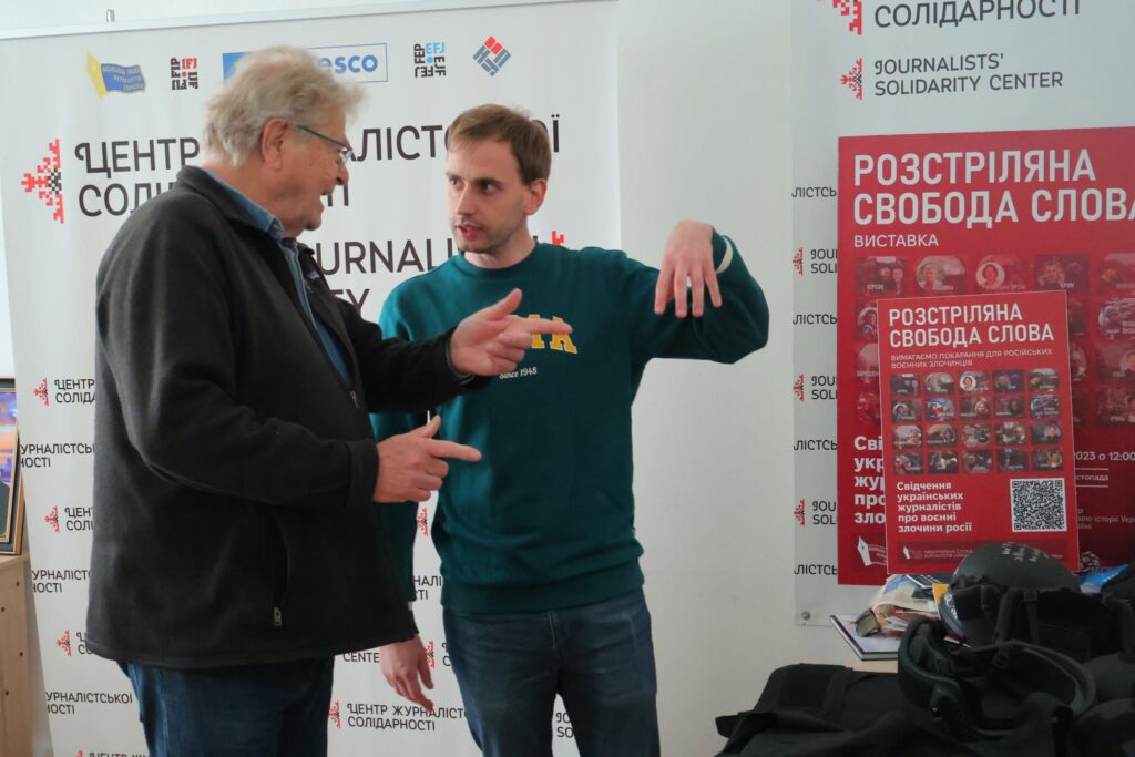 Відомий діяч ЮНЕСКО Могенс Шмідт відвідав знеструмлений офіс НСЖУ в Києві 3