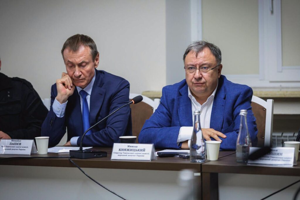 Фото зруйнованої редакції «Білопільщини» показали депутатам у Харкові 4 Фото зруйнованої редакції «Білопільщини» показали депутатам у Харкові 3