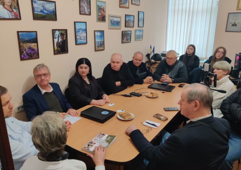 «Факти й фейки: як їх розрізняти» – іноземні журналісти провели тренінг для прикарпатських медійників 4 «Факти й фейки: як їх розрізняти» – іноземні журналісти провели тренінг для прикарпатських медійників 3