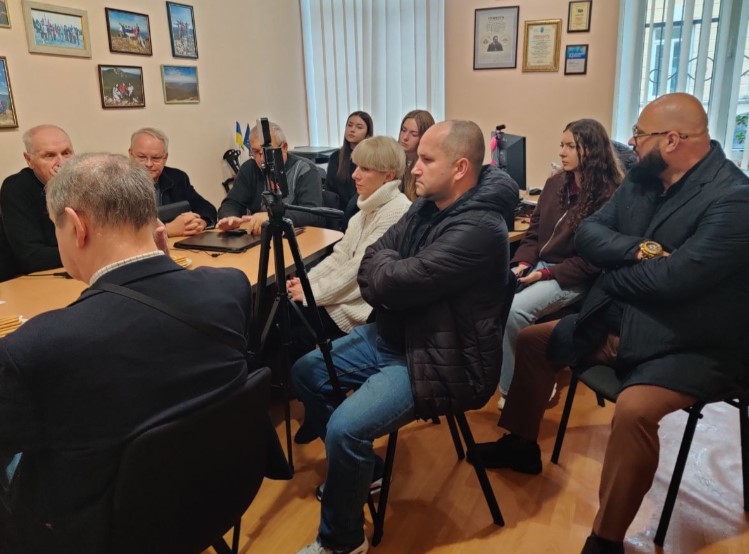 «Факти й фейки: як їх розрізняти» – іноземні журналісти провели тренінг для прикарпатських медійників 9 «Факти й фейки: як їх розрізняти» – іноземні журналісти провели тренінг для прикарпатських медійників 8