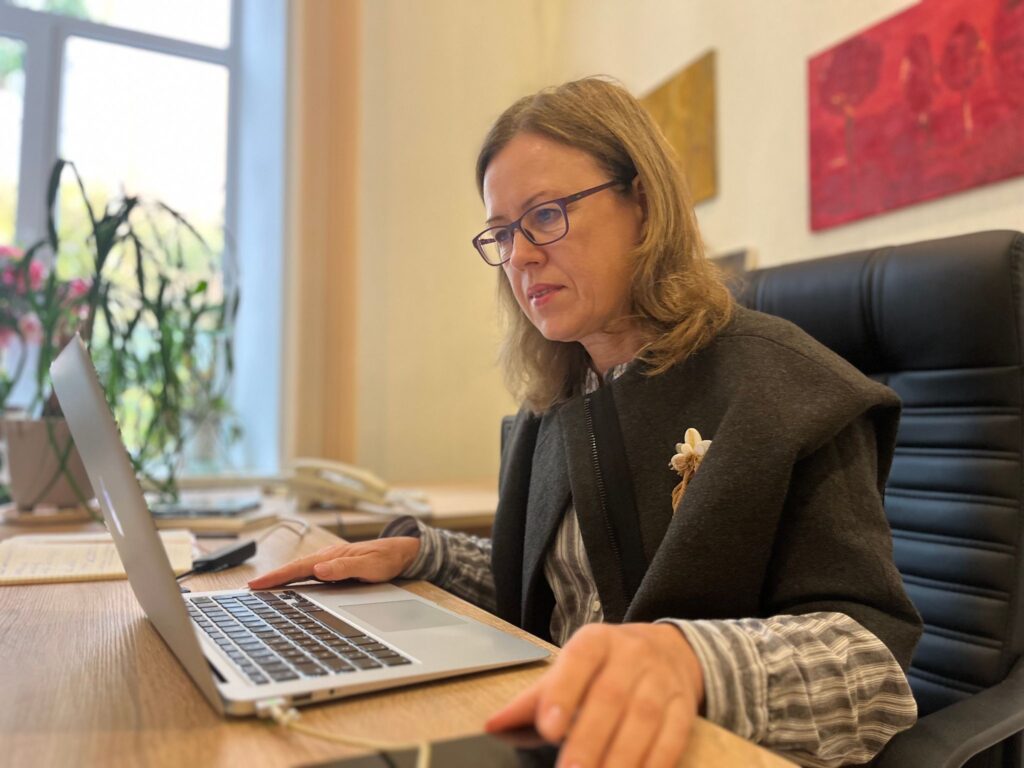 «Медіа не можна фінансувати за залишковим принципом», – міністерка культури Тетяна Бережна під час зустрічі на майданчику НСЖУ 2
