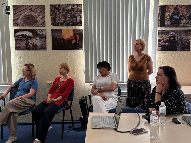 «Наші емоції теж вкриваються пилом»: НСЖУ на Mental Health in Journalism Summit розповіла, як підтримувати журналістів, які живуть на війні 5 «Наші емоції теж вкриваються пилом»: НСЖУ на Mental Health in Journalism Summit розповіла, як підтримувати журналістів, які живуть на війні 4