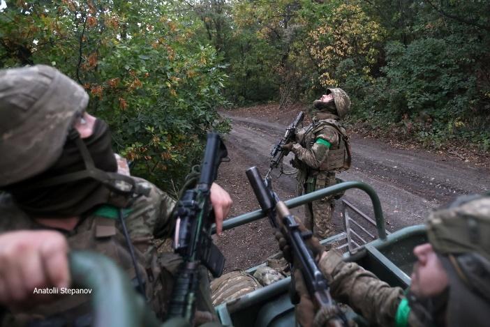 «Краматорськ – це вже суцільна кілзона»: фотокореспондент Анатолій Степанов – про роботу на Донеччині з детектором дронів від НСЖУ 9