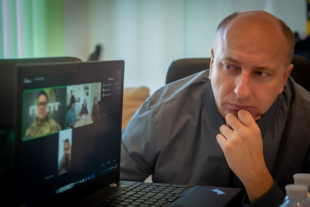 «Шукайте бетонні укриття неподалік» - медійники обговорили, як реагувати на стрімку зміну безпекової ситуації 9 «Шукайте бетонні укриття неподалік» - медійники обговорили, як реагувати на стрімку зміну безпекової ситуації 8