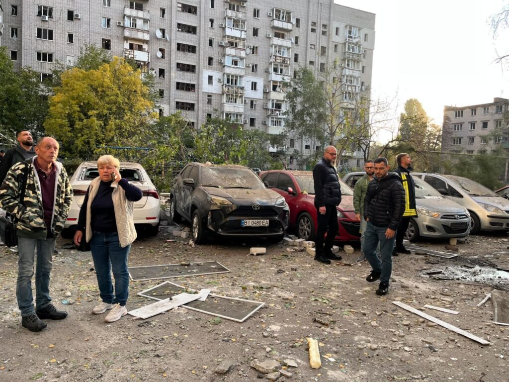 «Прилетіло прямо у двір»: житло й авто журналістки з Кременчука постраждало внаслідок удару Росії 2